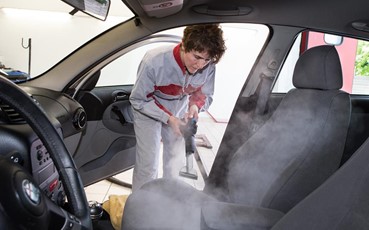 Pulizia ed igienizzazione interni auto